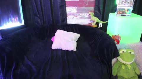 ELLE online show from September 13, 2025, 9:14 pm