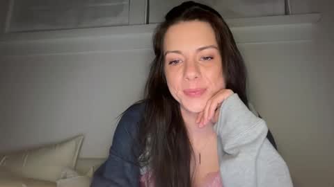 Snapshot of elle67 chatting on September 18, 2025, 9:33 am Elle67 online show from September 18, 2025, 9:33 am