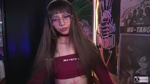 Snapshot of elle_uwu chatting on October 17, 2025, 6:10 pm follow me on instagram . online show from October 17, 2025, 6:10 pm