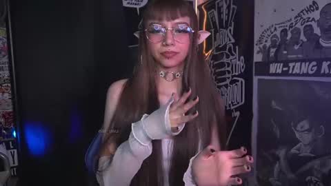 Snapshot of elle_uwu chatting on April 21, 2026, 10:56 pm follow me on instagram . online show from April 21, 2026, 10:56 pm