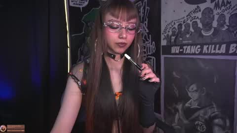 Snapshot of elle_uwu chatting on June 4, 2026, 5:41 pm follow me on instagram . online show from June 4, 2026, 5:41 pm