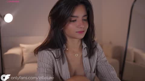 Linda Restrepo online show from October 22, 2025, 10:31 pm