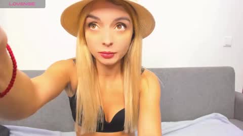 ellen_flow online show from February 19, 2025, 9:14 pm