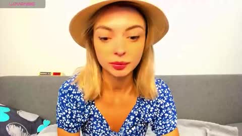 ellen_flow online show from October 4, 2025, 12:25 pm