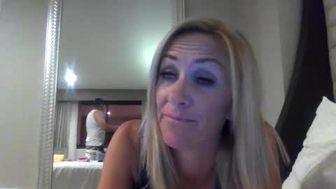 ElleNV online show from September 30, 2025, 8:52 am