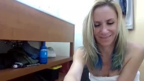 ElleNV online show from February 1, 2026, 12:15 pm