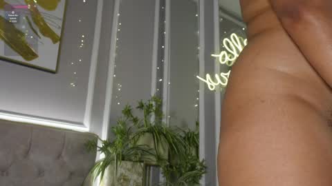 Snapshot of ellette_ chatting on May 8, 2026, 12:27 am princess online show from May 8, 2026, 12:27 am