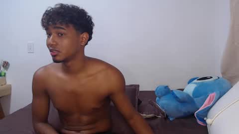 Snapshot of ellie_andy19 chatting on February 20, 2025, 4:39 am kev  dani online show from February 20, 2025, 4:39 am