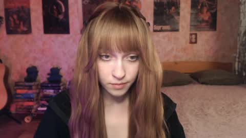 ellie_friendly online show from April 15, 2026, 12:23 pm