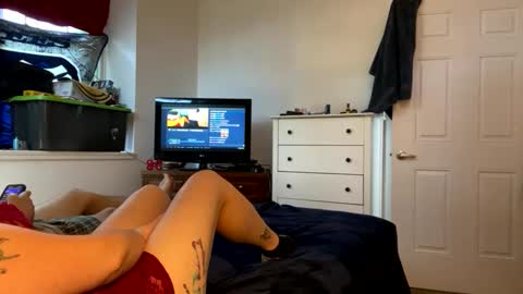 elliebug324 online show from October 26, 2025, 8:59 pm