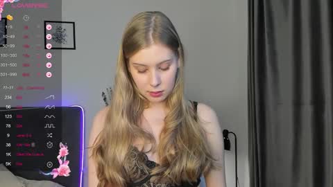 Snapshot of elliedi chatting on October 14, 2025, 8:20 pm elliedi online show from October 14, 2025, 8:20 pm