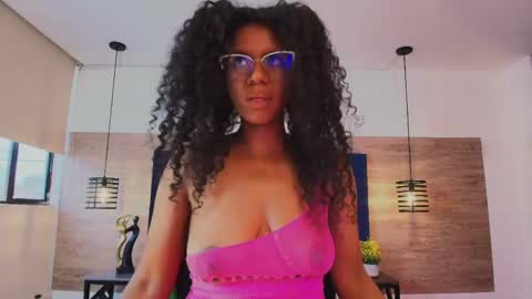 elliee_alves online show from April 10, 2026, 4:44 pm