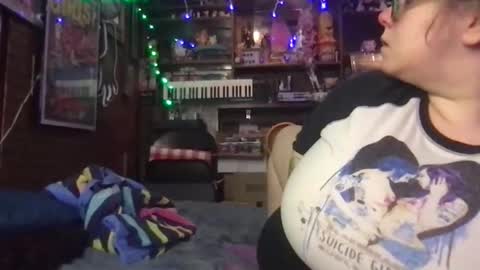 Ellie Louise online show from December 15, 2025, 3:33 am