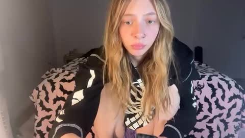 ellie online show from October 17, 2025, 2:48 am