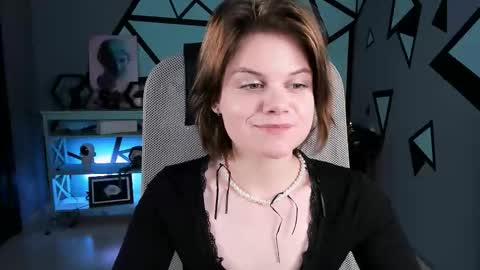 elliemurler online show from November 20, 2025, 9:09 am