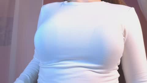 Snapshot of elliephant_ chatting on January 2, 2025, 6:23 pm just Emily online show from January 2, 2025, 6:23 pm