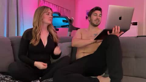 ellieveil online show from April 21, 2026, 4:52 am