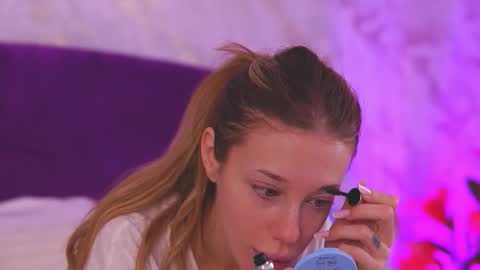 Snapshot of ellinanuria chatting on February 17, 2026, 4:09 am EllinaNuria online show from February 17, 2026, 4:09 am