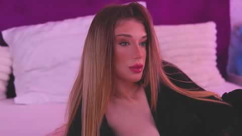 EllinaNuria online show from April 17, 2026, 5:54 am