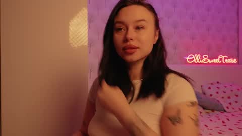ElliSweettease online show from October 6, 2025, 2:20 am