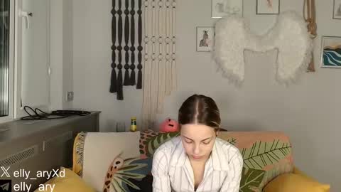 elly_ary online show from January 6, 2026, 9:18 pm