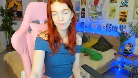 Snapshot of elly_milas chatting on March 9, 2025, 8:07 am Elly     Fansly  online show from March 9, 2025, 8:07 am