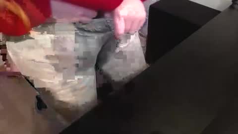 Elly online show from December 2, 2025, 1:50 pm