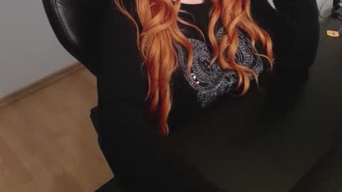 Elly online show from December 14, 2025, 10:03 pm