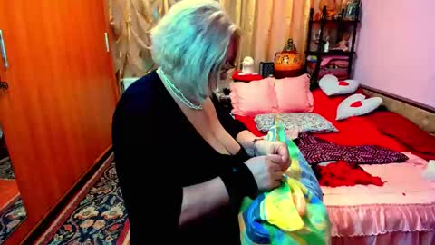 ellyhot53 online show from March 4, 2025, 3:26 pm