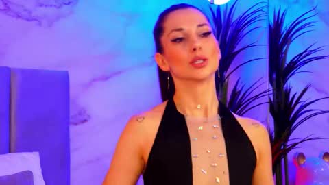 Elly online show from December 16, 2025, 9:09 pm