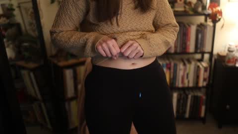 Elly Naomi online show from November 1, 2025, 10:56 pm