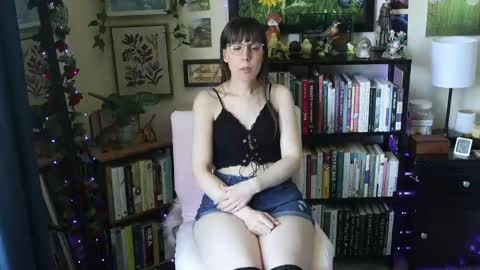 Elly Naomi online show from May 16, 2026, 5:01 pm