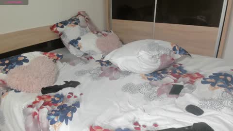 Snapshot of ellyslimdoll chatting on January 11, 2025, 12:33 am ellslimdoll online show from January 11, 2025, 12:33 am