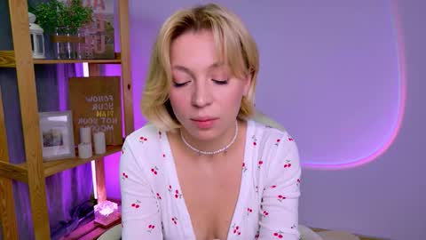 Elly online show from December 2, 2025, 3:01 am