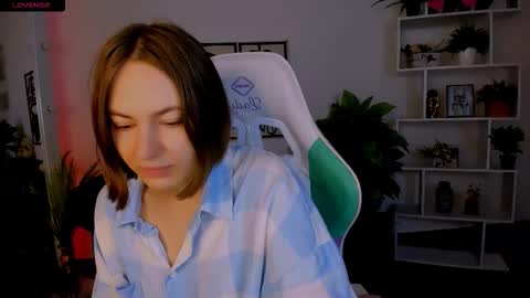 elma_lily online show from October 9, 2025, 7:06 am