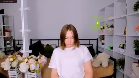 elma_lily online show from November 28, 2025, 7:22 am