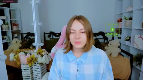 elma_lily online show from December 19, 2025, 7:04 am