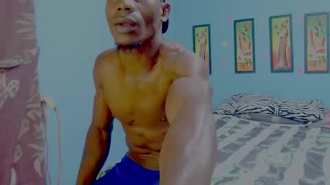 elmiltonnjakee online show from February 4, 2026, 1:44 am