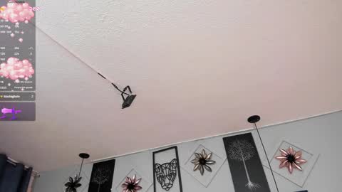 Elodie  online show from March 1, 2026, 12:01 am