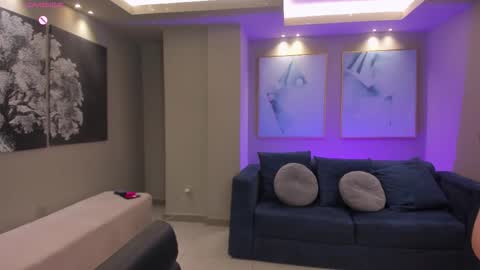 ELOISA OLIVERO online show from October 30, 2025, 7:14 pm