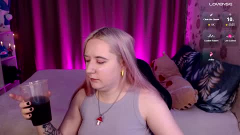 Ela give me a thumbs up if you like it  and this is important for the development of the account online show from December 17, 2024, 8:10 pm