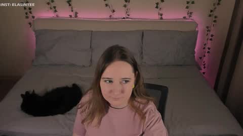 Ela give me a thumbs up if you like it  and this is important for the development of the account online show from February 22, 2026, 7:12 pm