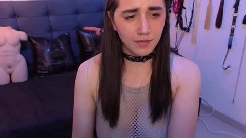elowen_halley1 online show from October 26, 2025, 8:15 pm