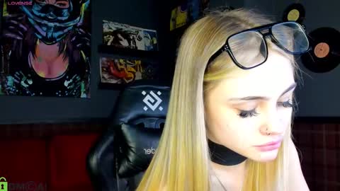 elsa_carterr online show from January 12, 2026, 9:58 am