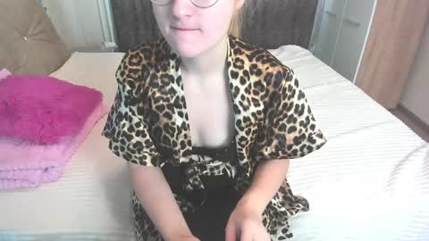 Elsa  online show from January 28, 2025, 6:27 am