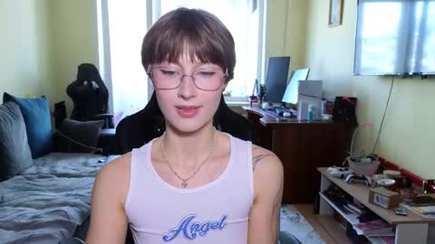 elsaangel online show from March 21, 2026, 8:19 am