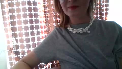 Snapshot of elsamartinez chatting on September 25, 2025, 9:13 am ElsaMartinez online show from September 25, 2025, 9:13 am