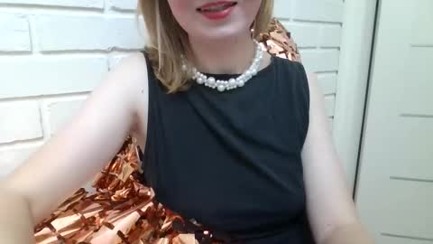 Snapshot of elsamartinez chatting on November 3, 2025, 2:18 pm ElsaMartinez online show from November 3, 2025, 2:18 pm