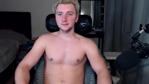 Snapshot of elvin_vaenight chatting on October 10, 2025, 12:31 am Elvin Vaenight online show from October 10, 2025, 12:31 am