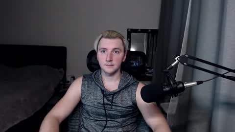 Snapshot of elvin_vaenight chatting on October 14, 2025, 12:22 am Elvin Vaenight online show from October 14, 2025, 12:22 am